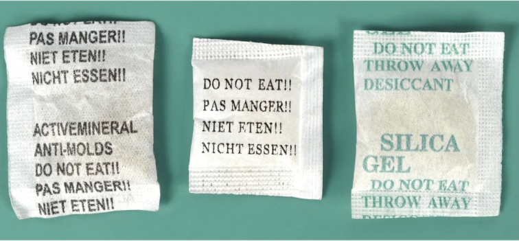 Verschiedene Silikagel-Beutelchen